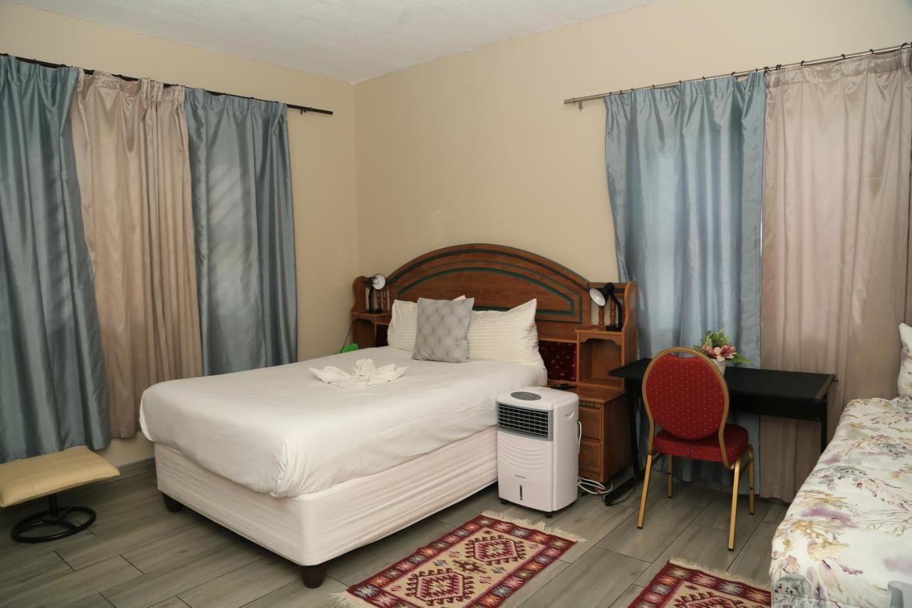 Coco Palm Bed & Breakfast Windhoek Exterior foto